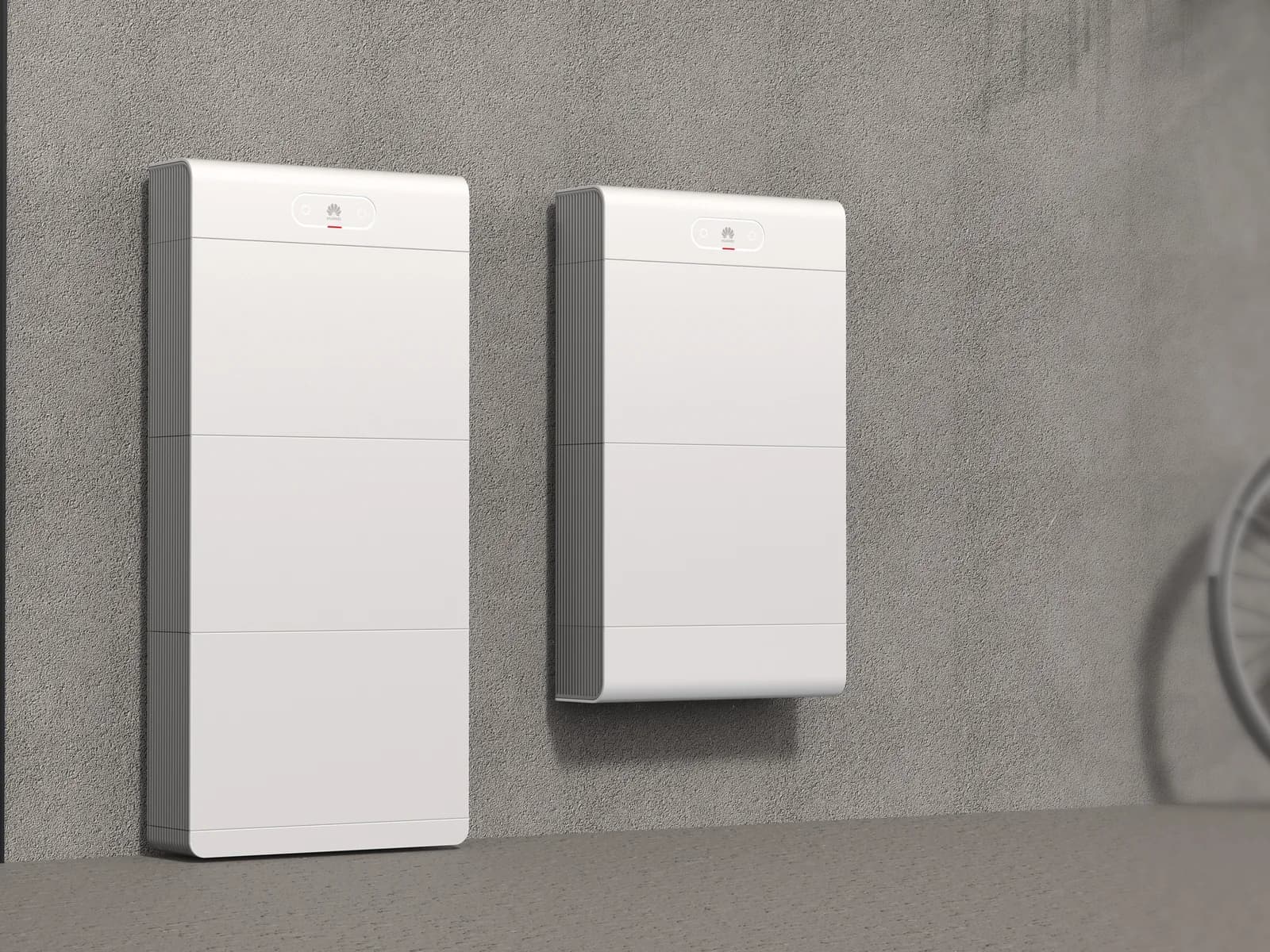Dwa magazyny energii Huawei LUNA2000-S1 zamontowane na ścianie