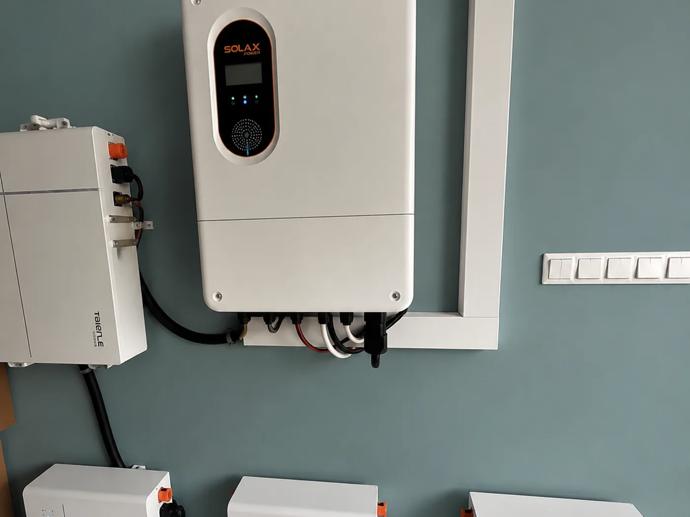 Montaż SolaX SolaX T-BAT-SYS-LV D53 • 4 moduły (21,2 kWh) —
