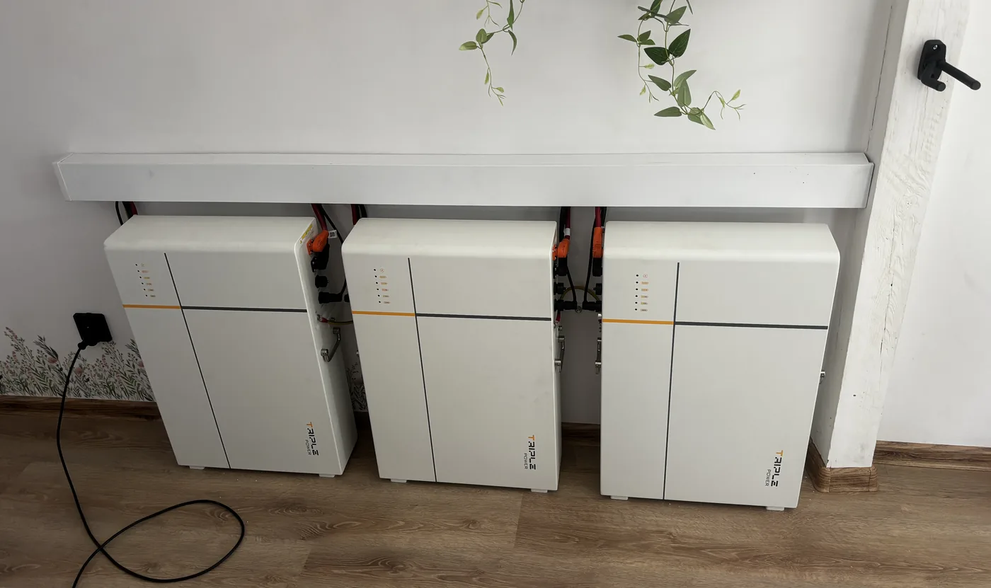 Montaż SolaX SolaX T-BAT-SYS-LV D53, trzy moduły, Biały Łuk