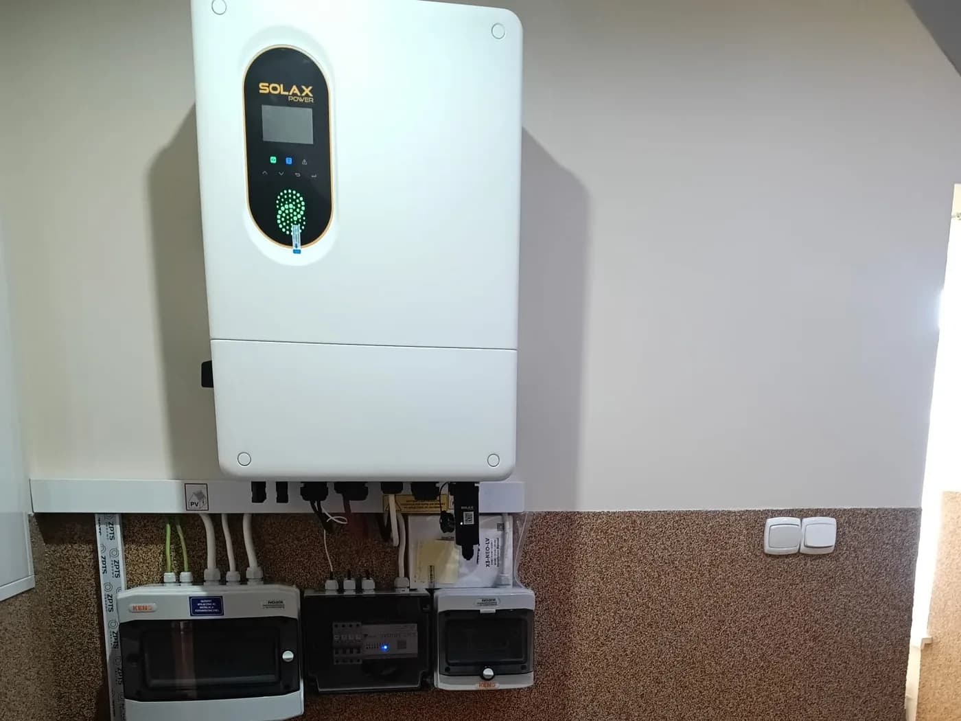Montaż SolaX SolaX T-BAT-SYS-LV D53, 3 moduły (15,9 kWh), Podgaje